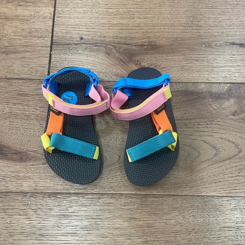 NWT. Teva kids universal Colorful Kids Sandals
